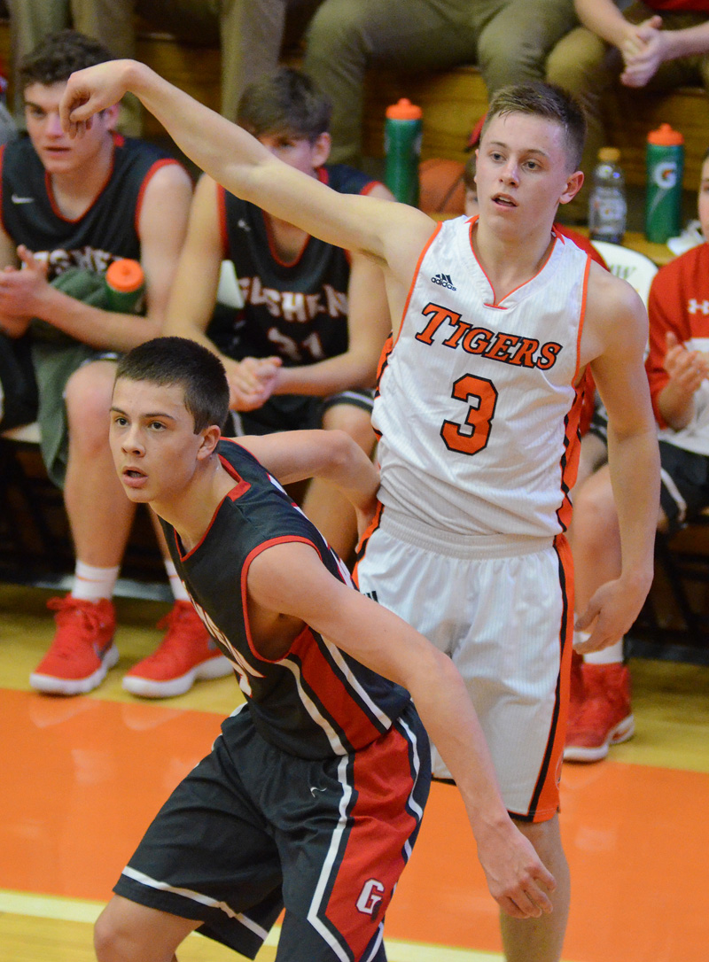 Warsaw Basketball Tigers Top Goshen Stay In Nlc Hunt