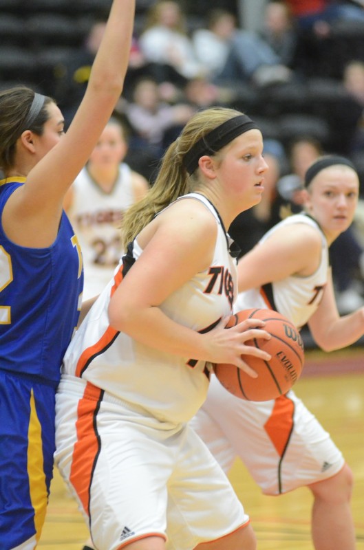 Warsaw's Nikki Grose dominated the inside with 19 points Saturday night.