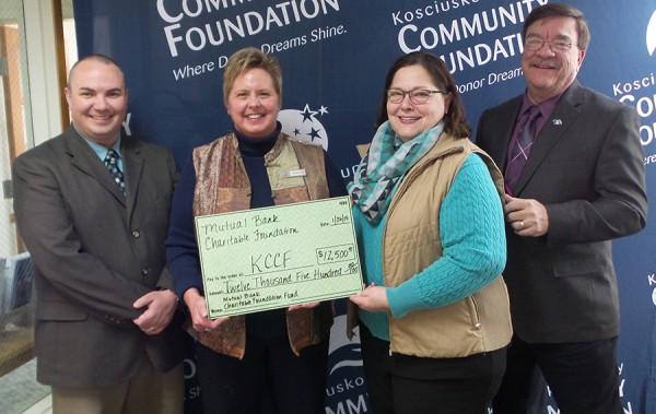 MutualBank presents a check from the MutualBank Charitable Foundation to Kosciusko County Community Foundation. Pictured (left to right) are MutualBank representatives Robyn Palmer and Stephanie Salyer, Community Foundation Executive Director, Suzie Light, and MutualBank Vice President and Regional Manager, Vice Turner.