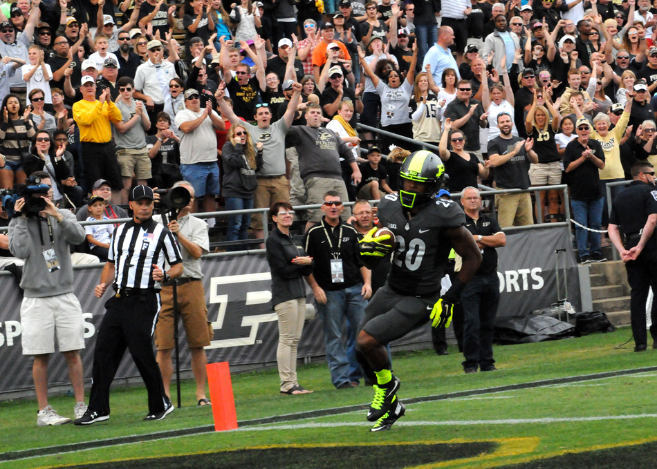 Gregory Phillips scores a touchdown for Purdue Saturday against Bowling Green.