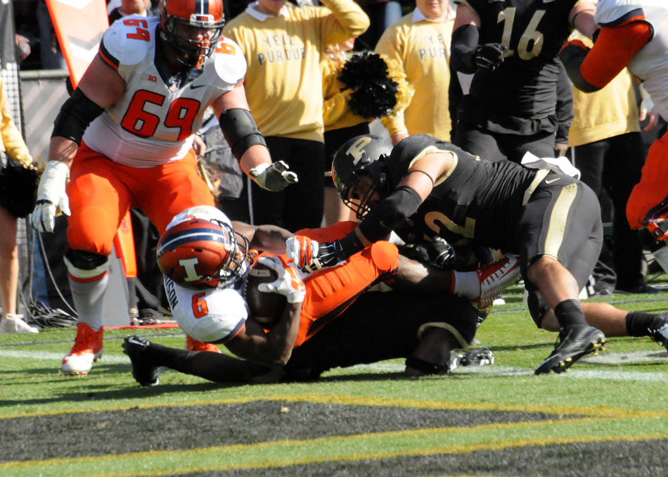 Josh Ferguson of Illinois scores a touchdown against Purdue.