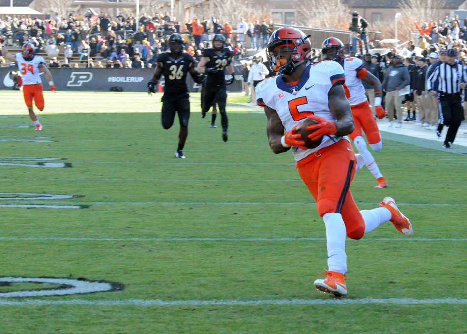 Illinois' Keshawn Vaughn rambles in for a touchdown during a 48-14 Illinois rout of Purdue Saturday afternoon at Ross-Ade Stadium. (Photos by Dave Deak)