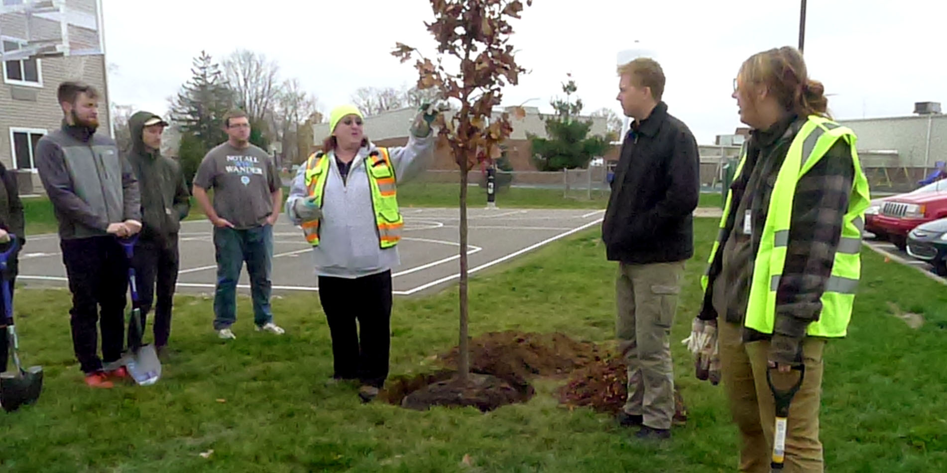 NIPSCO and Arbor Metrics Systems Regional Project Manager Caryl Schwaller speaks with Grace College Environmental Ethics students about the Swamp White Oak tree.